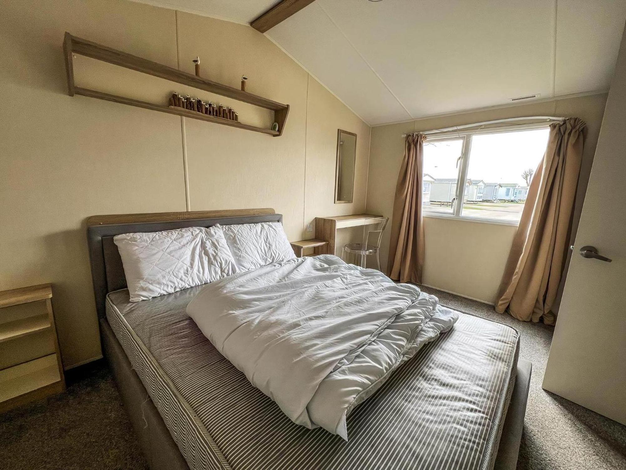 Modern 6 Berth Caravan With Wifi At St Osyth Beach In Essex Ref 28051Fv Clacton-on-Sea Zewnętrze zdjęcie