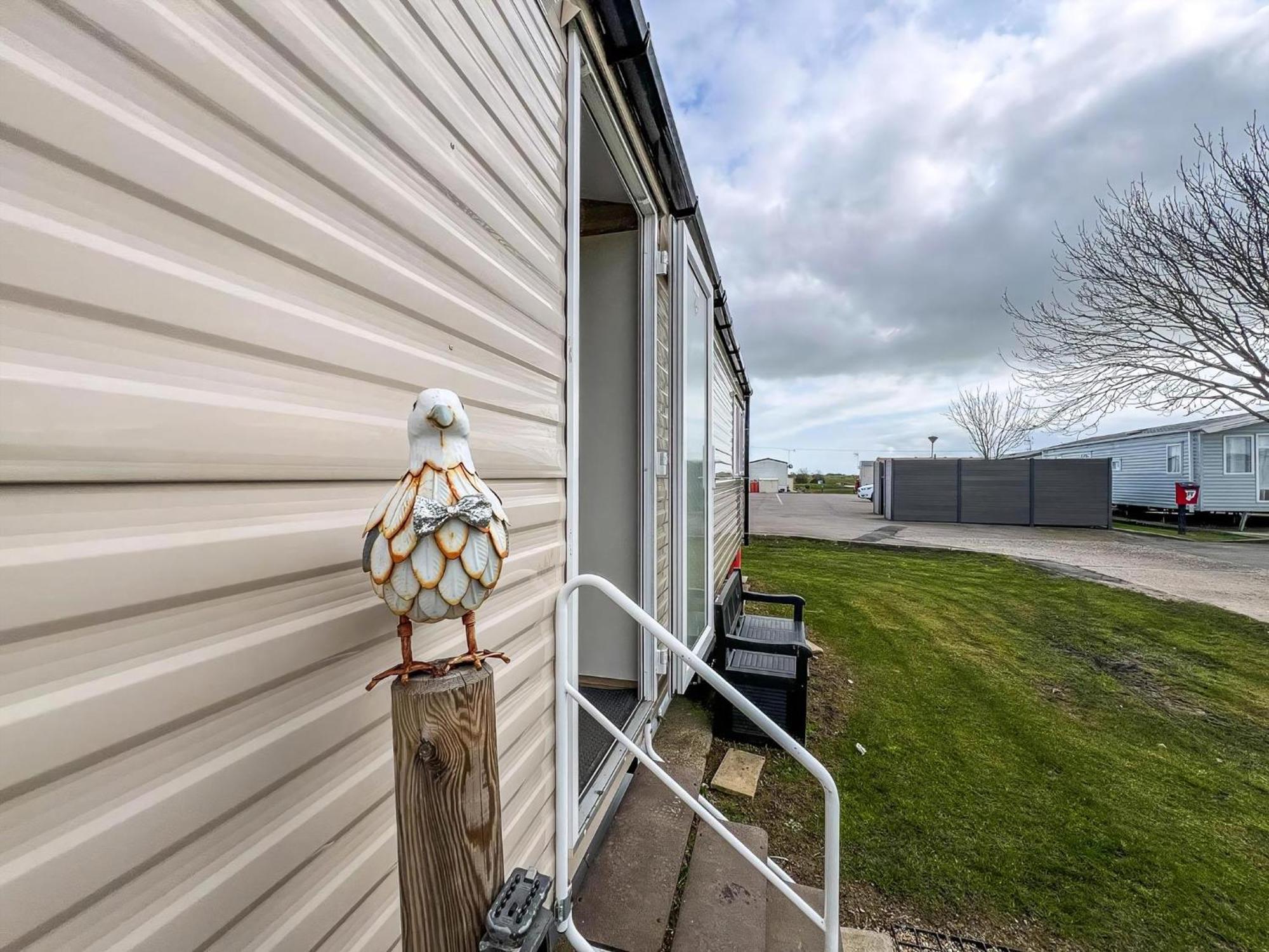 Modern 6 Berth Caravan With Wifi At St Osyth Beach In Essex Ref 28051Fv Clacton-on-Sea Zewnętrze zdjęcie