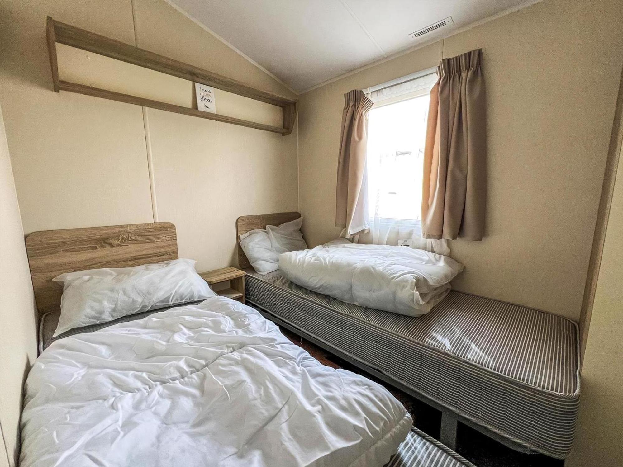 Modern 6 Berth Caravan With Wifi At St Osyth Beach In Essex Ref 28051Fv Clacton-on-Sea Zewnętrze zdjęcie