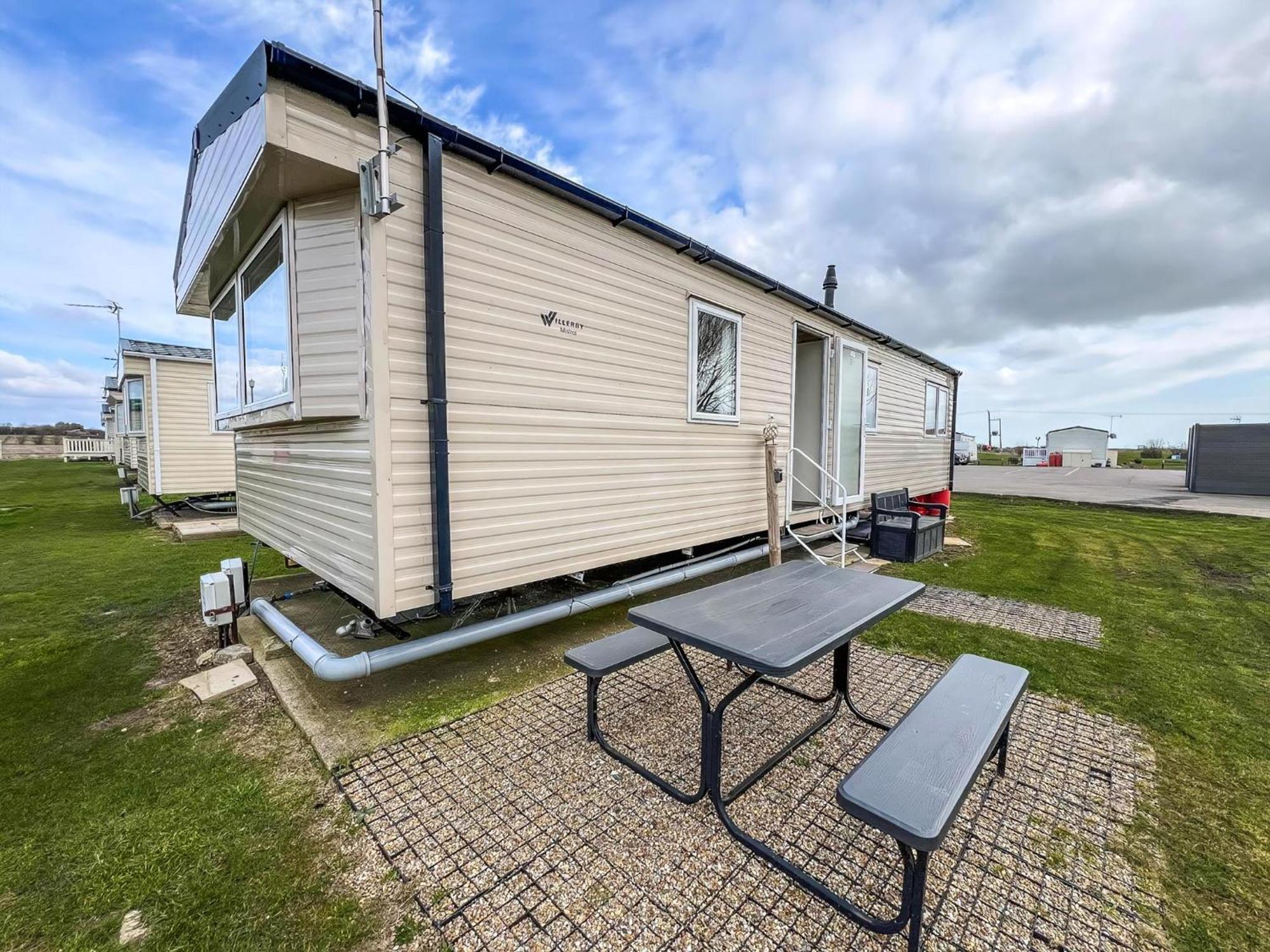 Modern 6 Berth Caravan With Wifi At St Osyth Beach In Essex Ref 28051Fv Clacton-on-Sea Zewnętrze zdjęcie