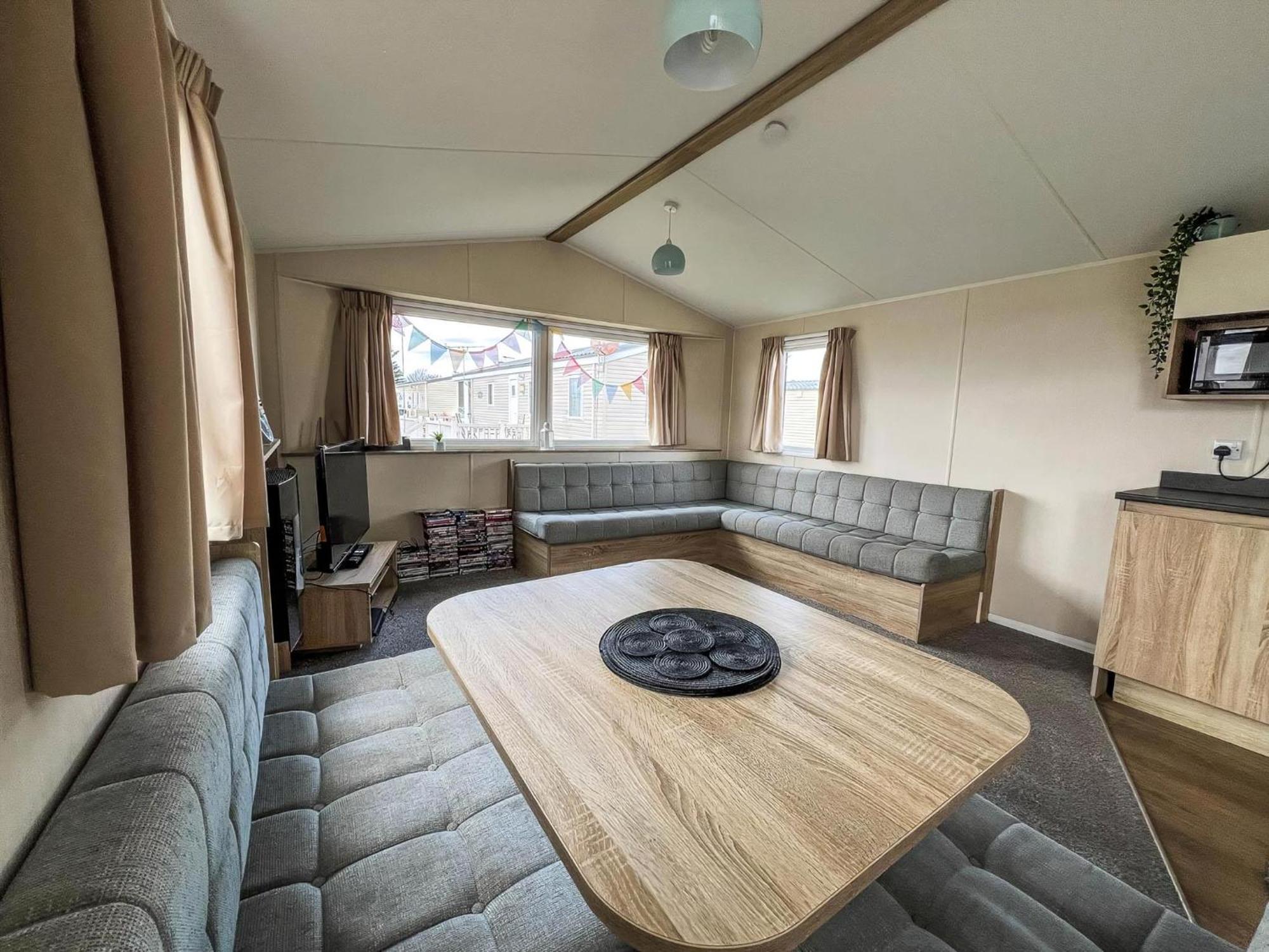 Modern 6 Berth Caravan With Wifi At St Osyth Beach In Essex Ref 28051Fv Clacton-on-Sea Zewnętrze zdjęcie